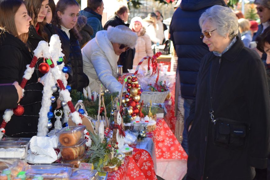 Одржан традиционалниот Божиќен саем