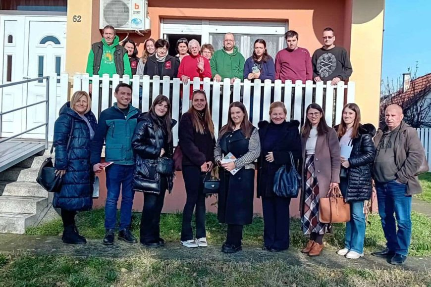 Персоналот на Македонски Каритас од Центар Мајка Тереза во студиска посета во Србија